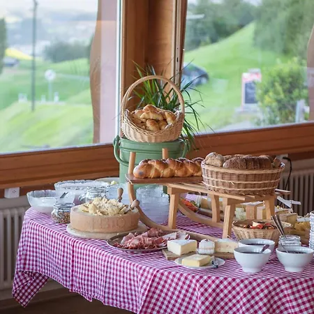 Kaese-restaurant Berghof *
