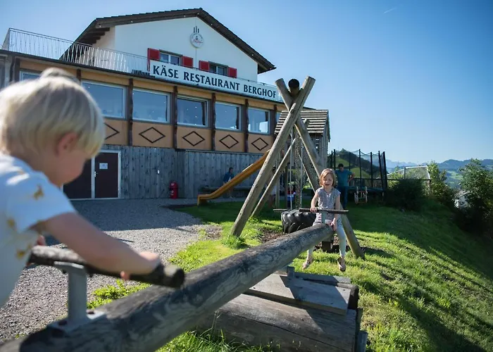 Restaurant Und Kaeserei Berghof מלון *